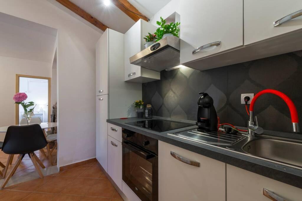 Lora Villa
